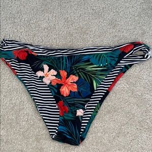 Size small reversible bottoms